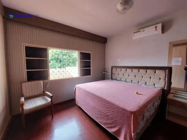 Imagem 2: Ampla Casa À Venda com 338M² - 4 Dormitórios Sendo 4 Suítes com Piscina no Jardim