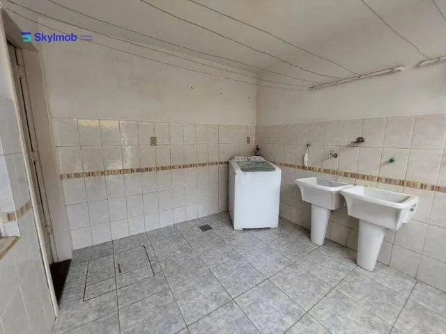 Imagem 5: Ampla Casa À Venda com 338M² - 4 Dormitórios Sendo 4 Suítes com Piscina no Jardim