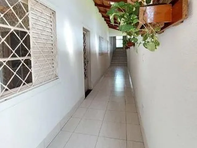 Imagem 3: Ampla Casa À Venda com 338M² - 4 Dormitórios Sendo 4 Suítes com Piscina no Jardim