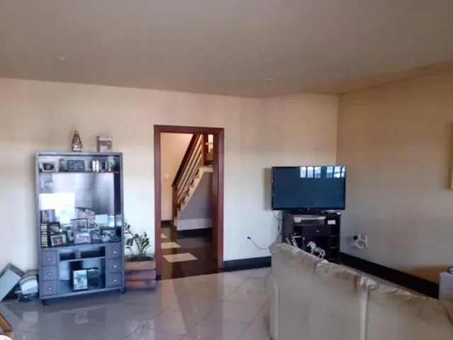 Imagem 2: Contagem - Casa Padrão - Europa