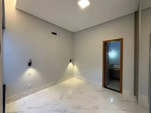 Imagem 12: Casa com e Sem Armários - Acabamento Diferenciado