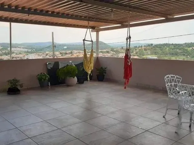 Imagem: A casa possui 3 Dormitórios, 1 Suíte, 3 Banheiros, 4