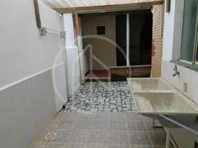 Imagem 4: Casa com 2 Quartos e Área Externa