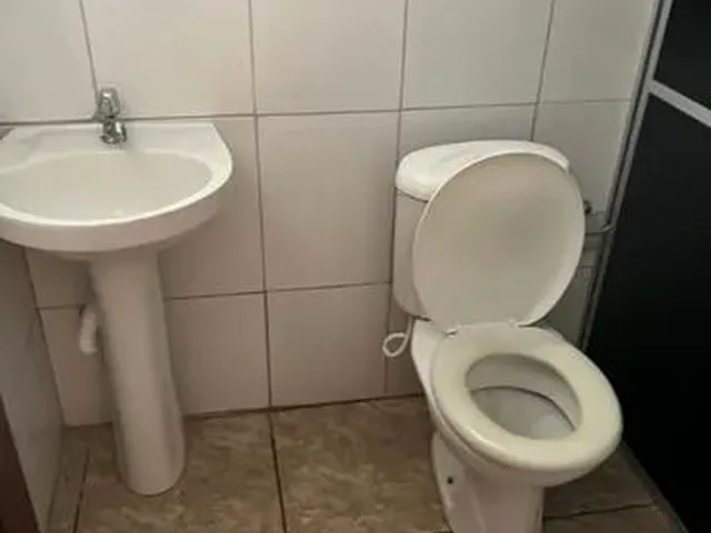 Imagem 5: Aluga-Se Casa com Piscina e 2 Suites + 1 Quarto