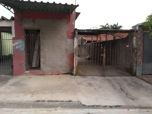 Imagem: A casa possui 4 Dormitórios, 4 Banheiros, 3 Vagas na