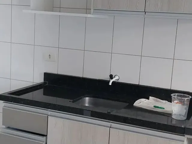 Imagem: O apartamento possui 2 Dormitórios, 1 Banheiro, 1 Vaga na garagem