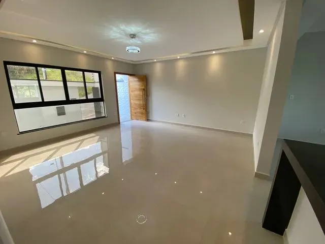 Imagem 12: Casa Nova , Edificada em Lote Inteiro no Bairro Castanheiras