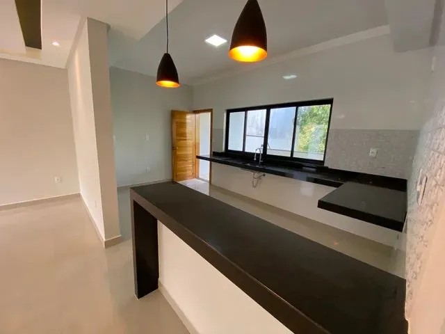 Imagem 2: Casa Nova , Edificada em Lote Inteiro no Bairro Castanheiras