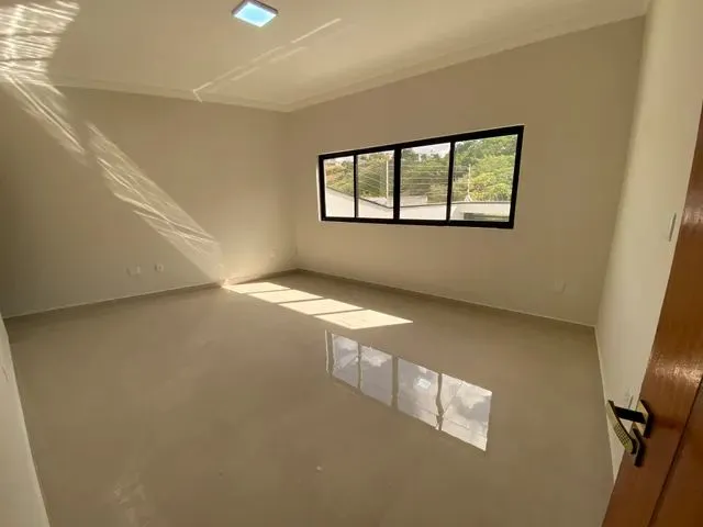 Imagem 7: Casa Nova , Edificada em Lote Inteiro no Bairro Castanheiras