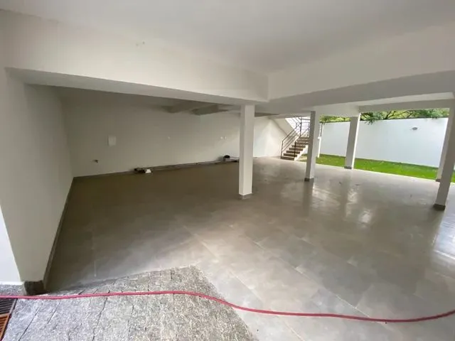 Imagem 16: Casa Nova , Edificada em Lote Inteiro no Bairro Castanheiras