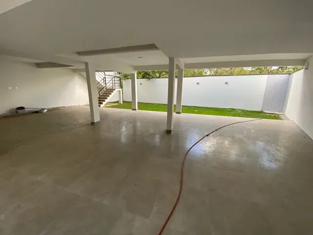 Imagem 9: Casa Nova , Edificada em Lote Inteiro no Bairro Castanheiras