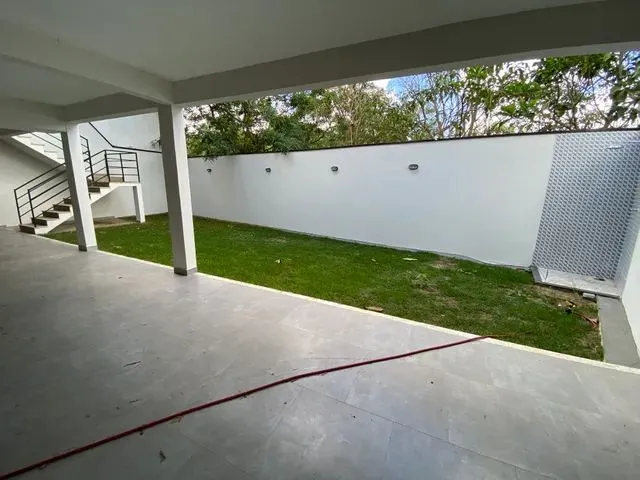 Imagem 10: Casa Nova , Edificada em Lote Inteiro no Bairro Castanheiras
