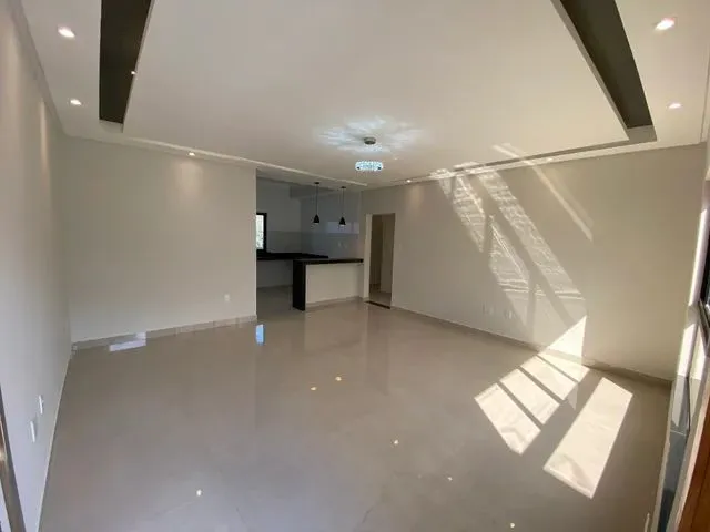 Imagem 13: Casa Nova , Edificada em Lote Inteiro no Bairro Castanheiras