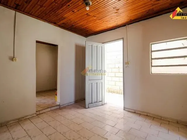 Imagem: Casa para Aluguel, 3 Quartos, 1 Vaga, Centro