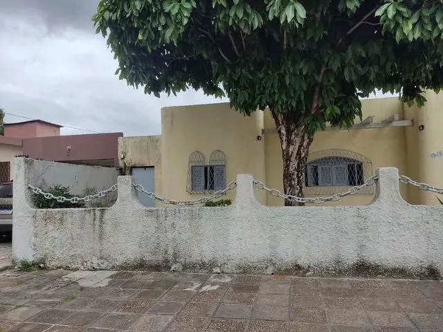 Imagem: Aluga-Se. Casa em Candelária com 3 Quartos