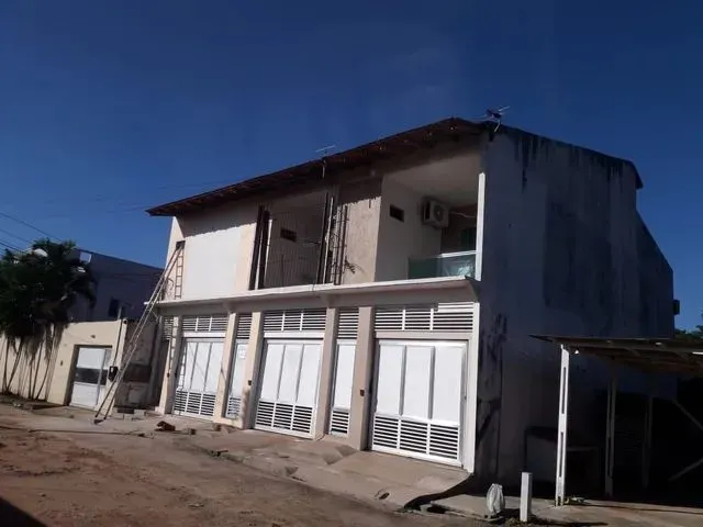 Imagem: A casa possui 2 Dormitórios, 3 Banheiros, 1 Vaga na