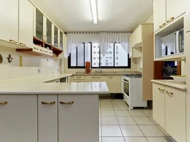 Imagem 15: Apartamento com 4 Dormitórios para Alugar, 286 M² por R$ 3.700/Mês - Batel