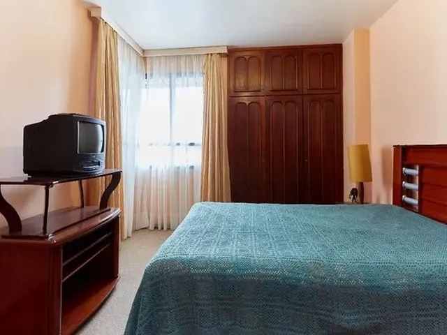 Imagem 9: Apartamento com 4 Dormitórios para Alugar, 286 M² por R$ 3.700/Mês - Batel