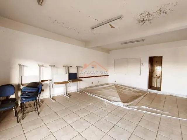 Imagem: Sala com Aproximadamente 45M² em Ótima