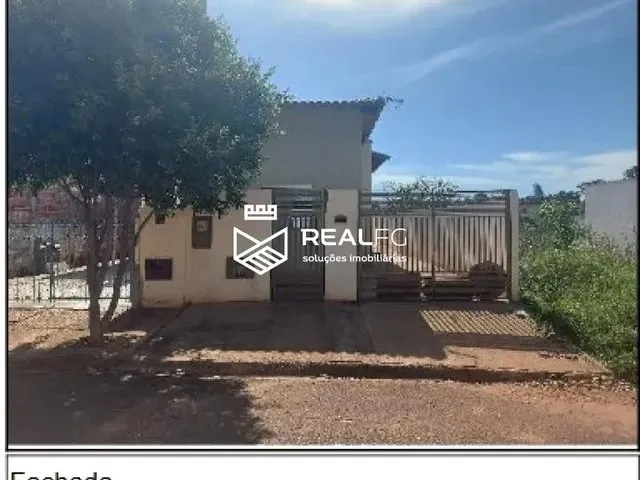 Imagem: A casa possui 2 Dormitórios, 1 Banheiro, 1 Vaga na