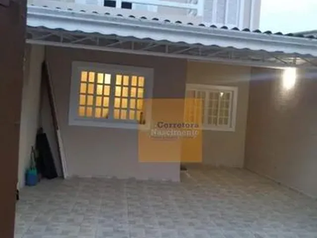 Imagem: A casa possui 3 Dormitórios, 1 Suíte, 2 Banheiros, 3