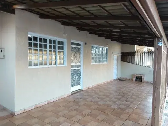 Imagem: Alugo Casa 03 Quartos na Qe 09 Próxima