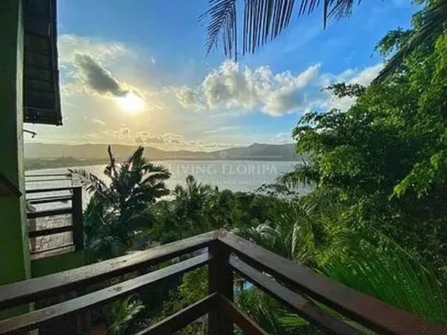 Imagem: Casa com 4 Quartos para Alugar - 250 M²