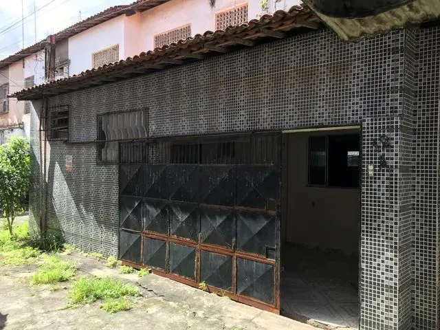 Imagem: A casa possui 3 Dormitórios, 1 Banheiro, 1 Vaga na