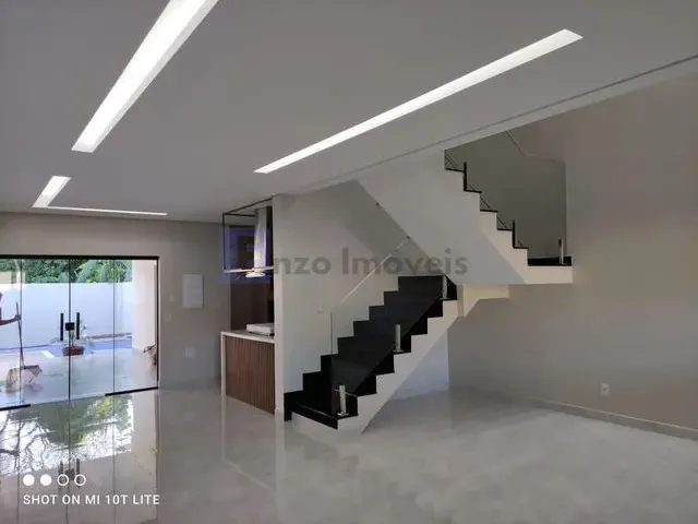 Imagem 3: Casa para Venda em Ra X Guará, Iapi - Guara Ii, 3 Dormitórios, 3 Suítes, 4 Banheiros
