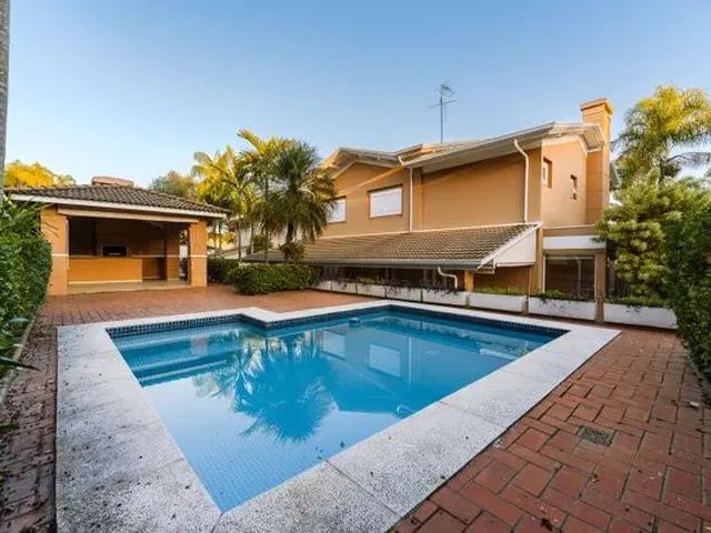 Imagem: Casa Espaçosa com Quintal, Piscina e Suítes