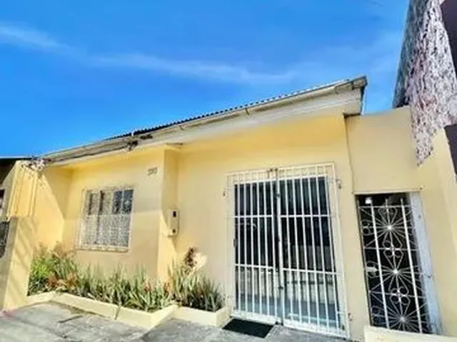 Imagem: A casa possui 2 Dormitórios, 1 Banheiro, 100m² de Área e
