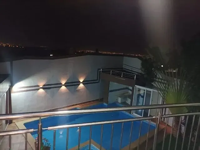 Imagem: O depósito possui 2 Dormitórios, 2 Suítes, 2 Vagas na
