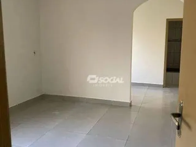 Imagem: Casa com 4 Dormitórios À Venda, 350 M²