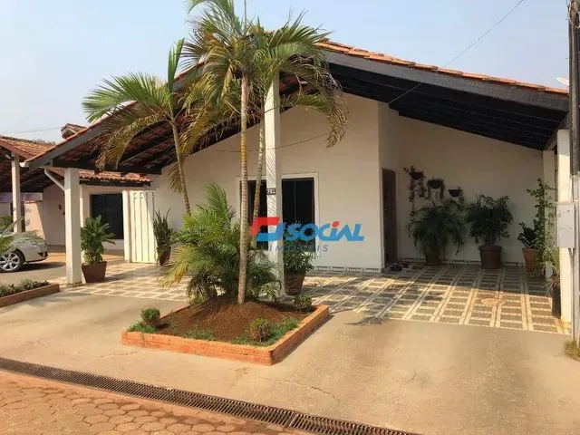 Imagem: Casa com 3 Dormitórios À Venda, 250 M²