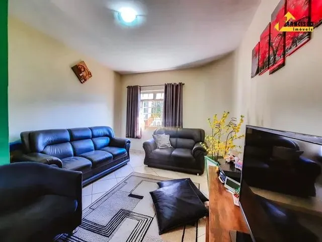 Imagem: Casa À Venda, 2 Quartos, 1 Suíte, 2 Vagas