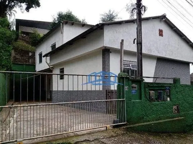 Imagem: A casa possui 3 Dormitórios, 1 Suíte, 3 Banheiros, 2
