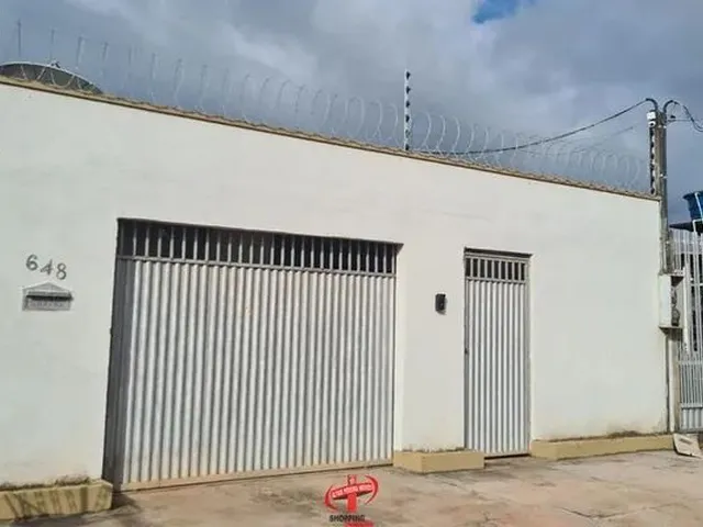 Imagem: A casa possui 2 Dormitórios, 1 Banheiro, 2 Vagas na