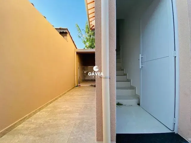 Imagem: A casa possui 2 Dormitórios, 2 Banheiros, 1 Vaga na