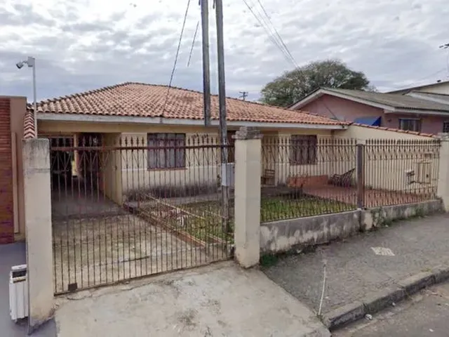 Imagem: A casa possui 3 Dormitórios, 1 Banheiro, 3 Vagas na