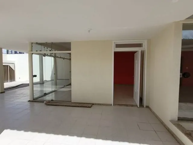 Imagem 1: Casa na Coroa do Meio, Próxima À Orla
