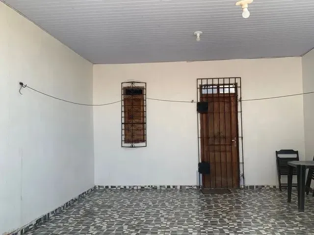 Imagem 3: Casa em Rua Pública
