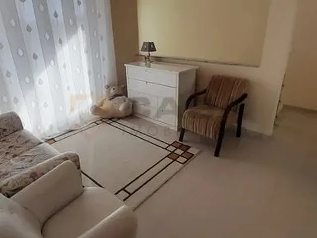 Imagem 5: Gar- Casa Duplex com 5 Quartos (2 Suítes) com Piscina em São Diogo