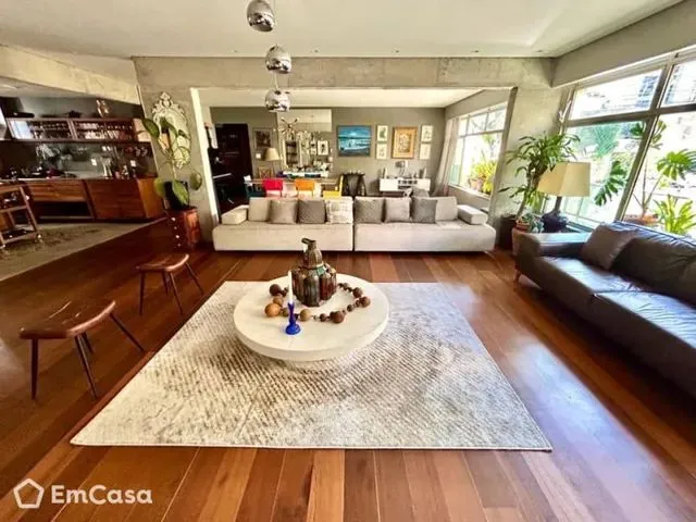 Imagem: O apartamento possui 4 Dormitórios, 2 Banheiros, 3 Vagas