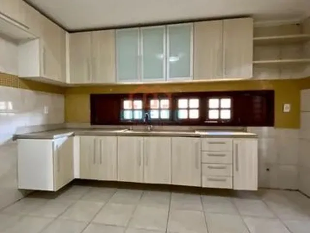 Imagem 2: Casa com Piscina para Locação!