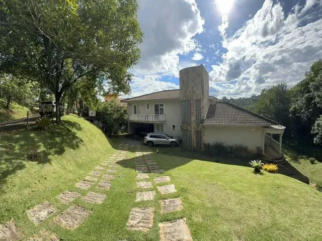 Imagem: Casa de 2 Andares com Área Social e Piscina