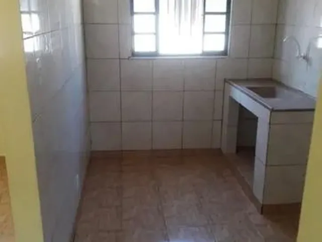 Imagem: A casa possui 1 Dormitório, 1 Banheiro e está localizado