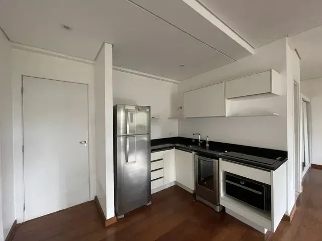 Imagem: O studio possui 1 Dormitório, 1 Banheiro, 1 Vaga na