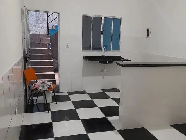 Imagem 14: Aluga Se Leia o Anúncios