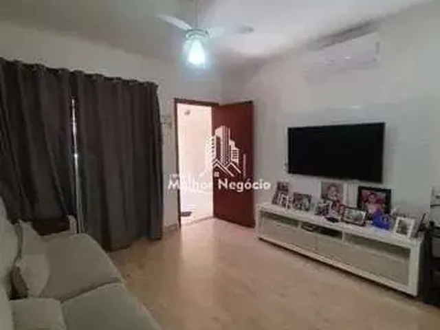 Imagem: A casa possui 2 Dormitórios, 2 Banheiros, 2 Vagas na