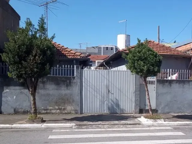 Imagem: A casa possui 5 Dormitórios, 2 Banheiros, 2 Vagas na